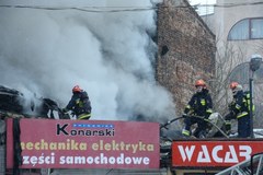 Pożar warsztatu samochodowego w Warszawie