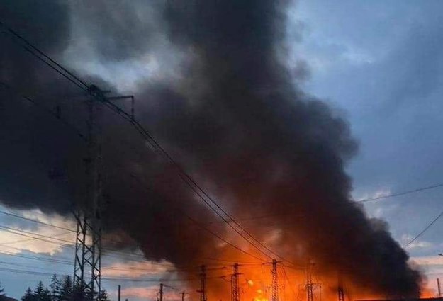Pożar we Lwowie po rosyjskim ostrzale /Twitter