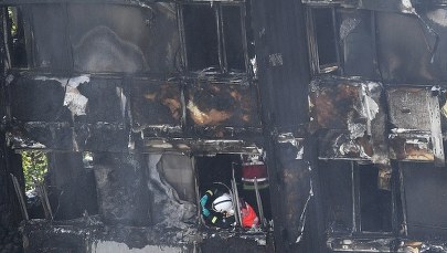 Pożar wieżowca w Londynie. Akcja ratunkowa służb