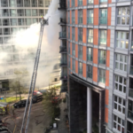 Pożar wieżowca w Londynie. Z ogniem walczyło ponad stu strażaków