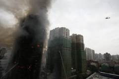 Pożar wieżowca w Szanghaju