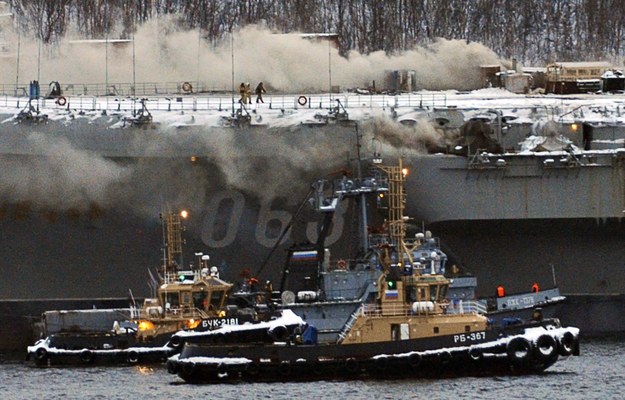Pożar wybuchł na remontowanym w Murmańsku okręcie 12 grudnia /	Lev Fedoseyev /PAP/EPA