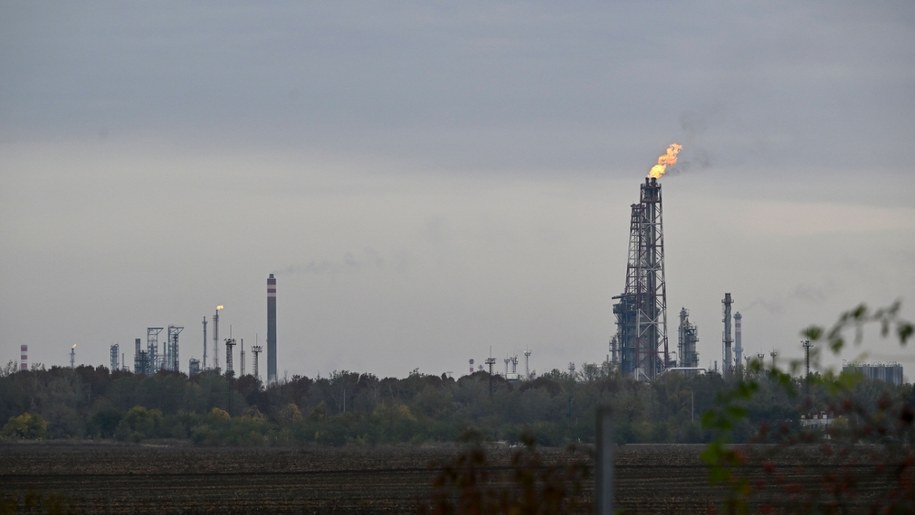 Pożar wybuchł w rafinerii w poniedziałek /	Robert Hegedus /PAP/EPA
