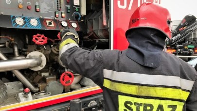 Pożar wysypiska śmieci w Kobiernikach. Akcja straży pożarnej