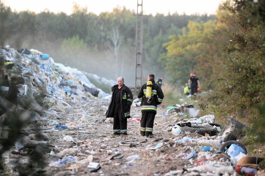 Pożar wysypiska śmieci w Mostkach /	Grzegorz Michałowski   /PAP/EPA