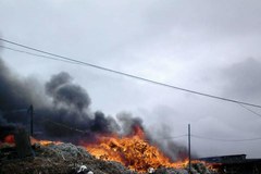 Pożar wysypiska śmieci w Stalówce na zdjęciach Słuchaczy RMF FM