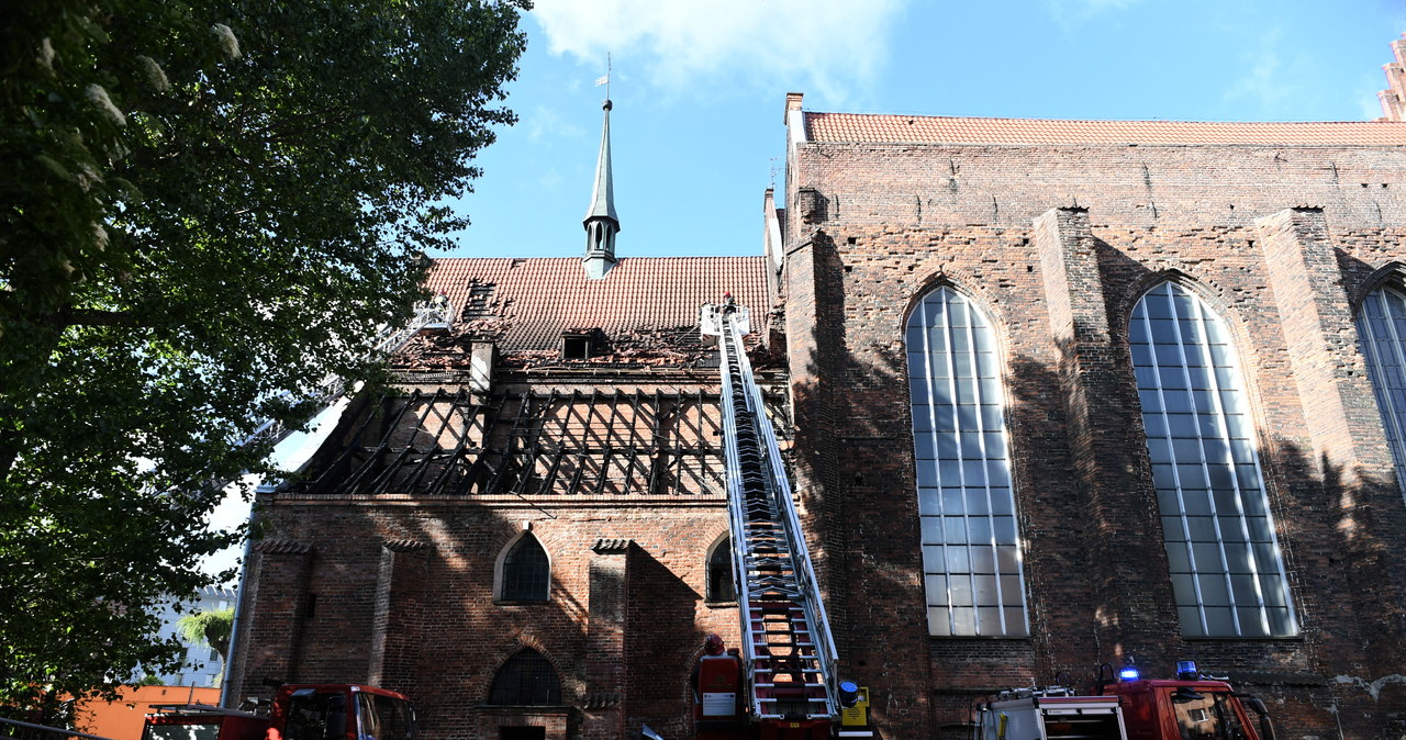 Pożar zabytkowego kościoła św. Piotra i Pawła w Gdańsku