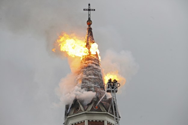 Pożar zabytkowego kościoła Św. Wojciecha w Białymstoku /Artur Reszko /PAP