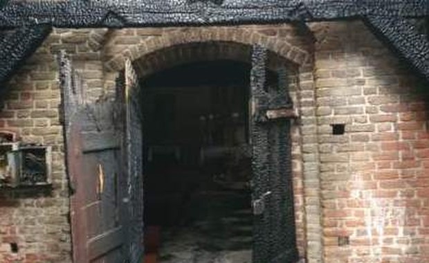 Pożar zabytkowego kościoła w Orłowie. Ogień zniszczył większość dachu