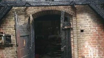 Pożar zabytkowego kościoła w Orłowie. Ogień zniszczył większość dachu