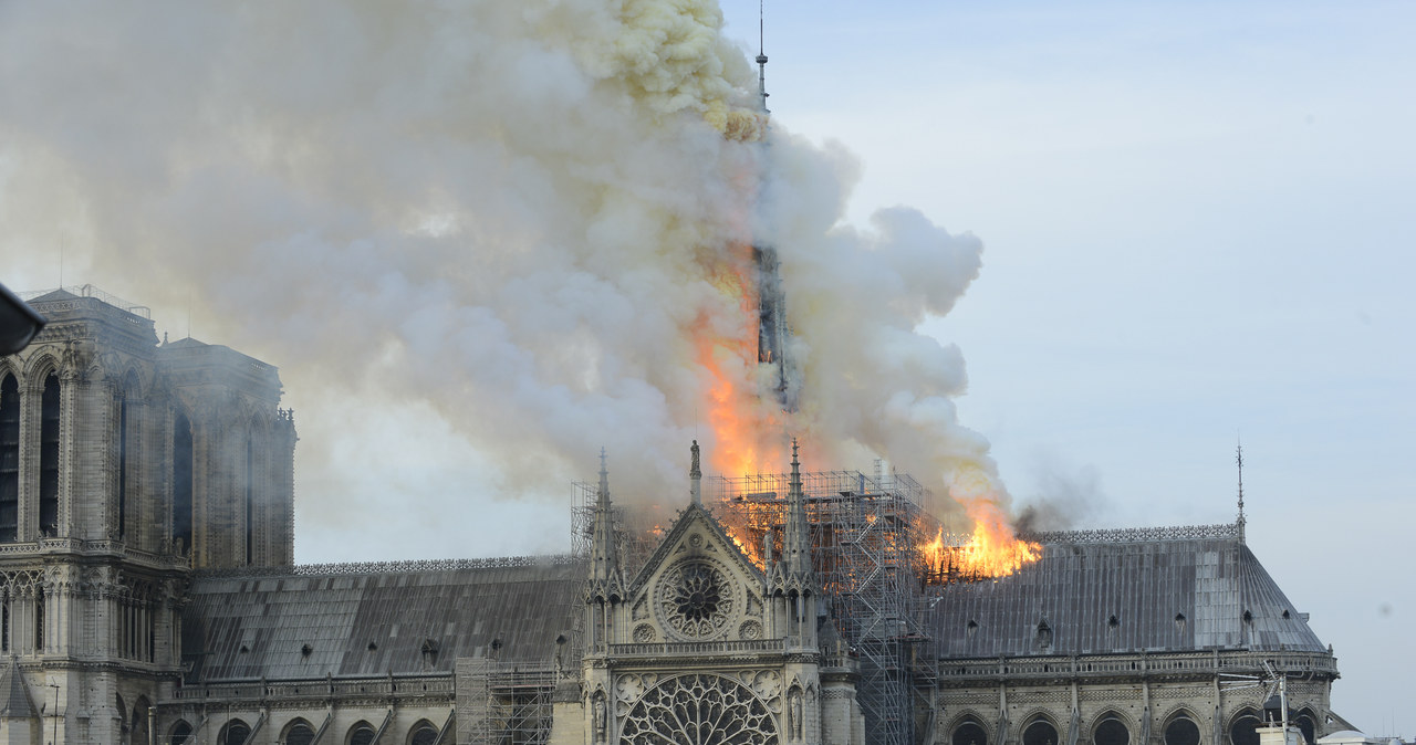 Pożar zaczął się na dachu katedry Notre Dame /Getty Images