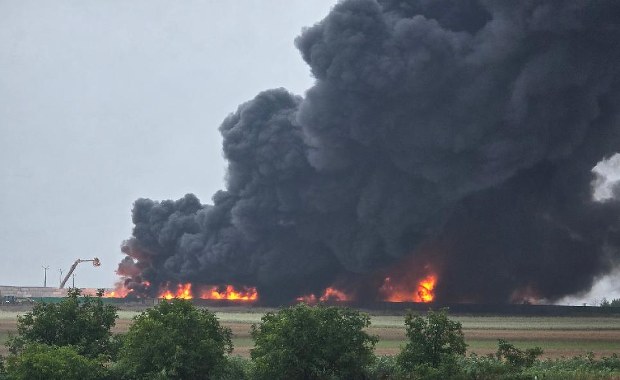 Pożar zakładu na Lubelszczyźnie. Płomienie sięgały kilkunastu metrów