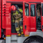 Pożar zakładu produkcyjnego w Śląskiem. Jedna osoba poszkodowana