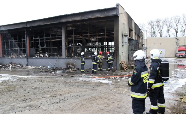 Pożar zakładu stolarskiego na Opolszczyźnie. Przyczyny nie są znane 
