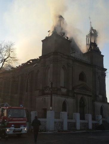 Pożar zniszczył dach i wieże kościoła w Rogowie /Gorąca Linia /RMF FM
