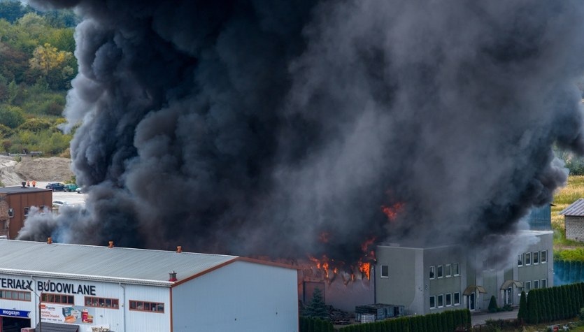 Pożary hal produkcyjnych. Grosset: Nie ma co siać paniki