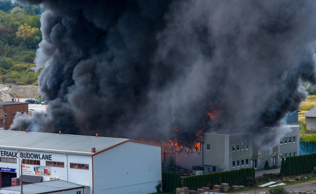 Pożary hal produkcyjnych. Grosset: Nie ma co siać paniki
