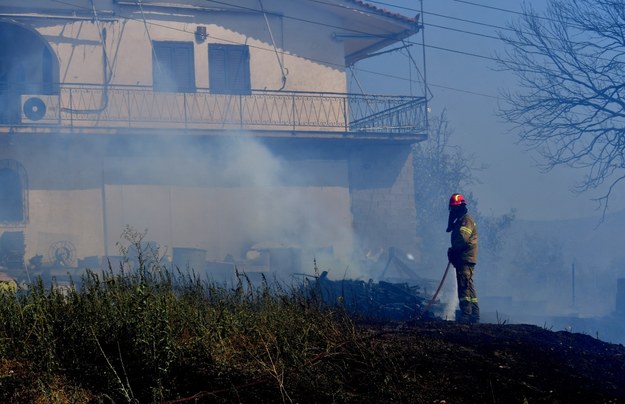 Pożary szaleją od kilku dni na Rodos, którą opuścić musiało ponad 30 tys. osób /	BOUGIOTIS EVANGELOS /PAP/EPA