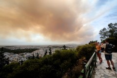 Pożary szaleją wokół Aten