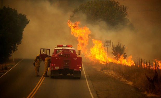 Pożary w Kalifornii. Dziesiątki tysięcy ludzi zmuszonych do ucieczki