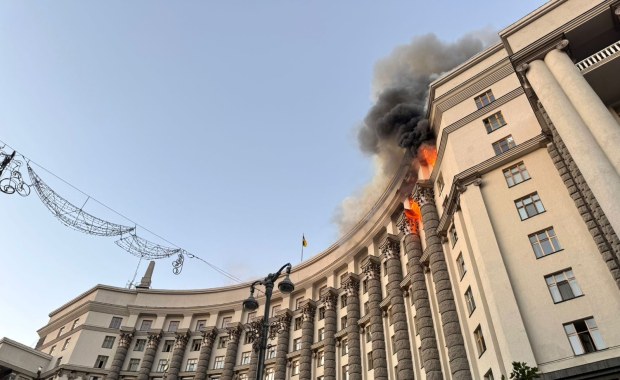 ​Pożary wieżowców i rządowego gmachu. Rosjanie zaatakowali Kijów