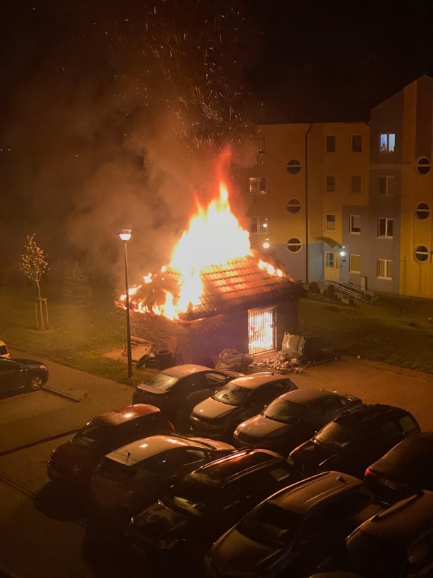 Pożary wybuchają w nocy, najczęściej około północy /zdjęcie otrzymaliśmy od mieszkańców gdańskiego osiedla  /