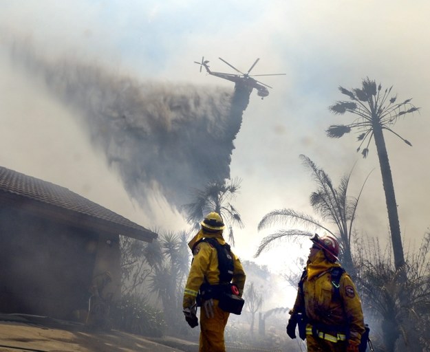 Pożary wybuchły we wtorek /MICHAEL NELSON /PAP/EPA