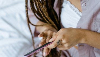 Pozbądź się falowanych paznokci i przywróć płytce gładkość