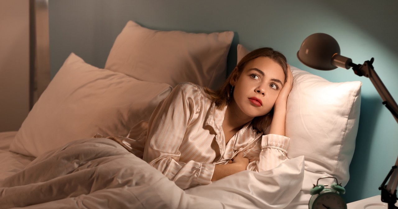 Poznaj najpopularniejsze przesądy związane ze snem. Czego unikać, żeby dobrze wypocząć i nie sprowadzić na siebie pecha? /Pixel