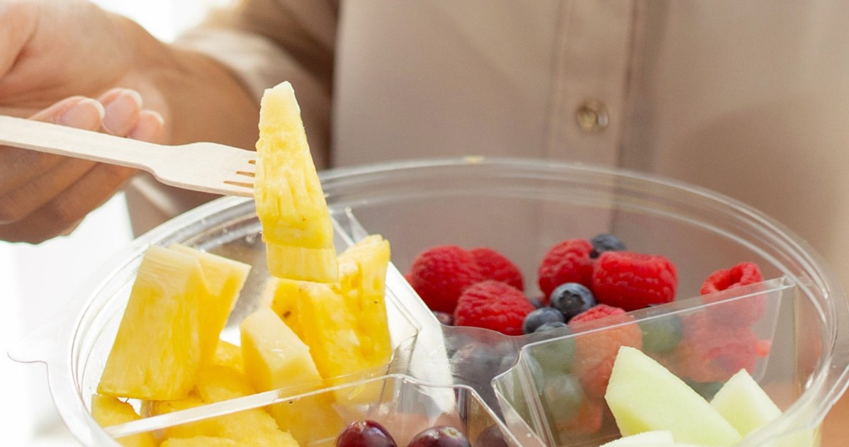 Poznaj owoce z "ujemnymi kaloriami". Jedz porcję dziennie i patrz jak waga spada /123RF/PICSEL
