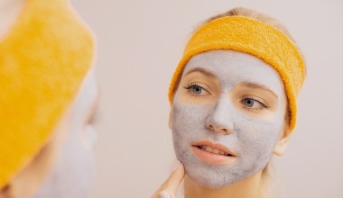 Poznaj sekrety domowych maseczek przeciwzmarszczkowych i ciesz się gładką, promienną skórą