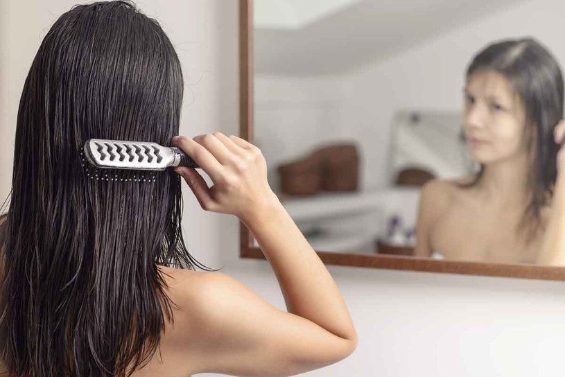 Poznaj  sposoby,  które sprawią,  że twoje włosy na dłużej zachowają świeży  wygląd. /123RF/PICSEL