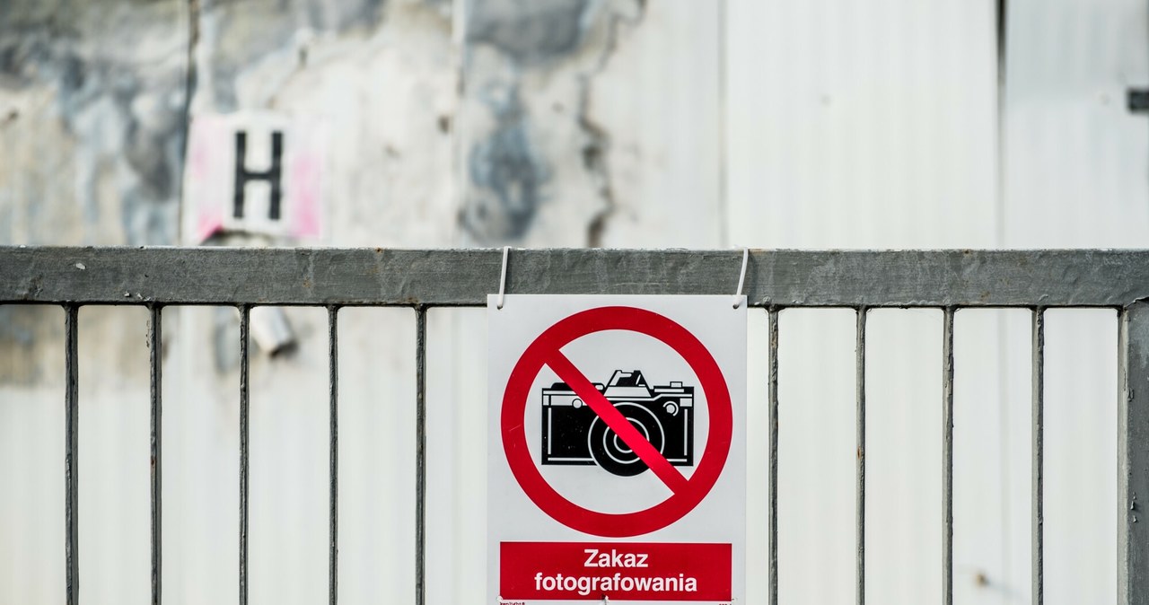 Poznaliśmy projekt tabliczki zakazującej fotografowania obiektów ważnych dla obronności i bezpieczeństwa państwa /Marcin Bruniecki /Reporter