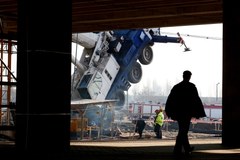 Poznań: Na budowie dworca przewrócił się dźwig