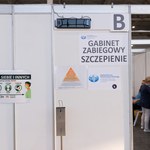 Poznań: Na MTP rozpoczął działalność miejski punkt szczepień przeciwko Covid-19