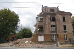 Poznań: Runęła ściana jednego z opuszczonych domów