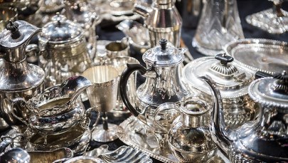 Poznań: Srebra Funduszy Obrony Narodowej na wystawie w oddziale MN 