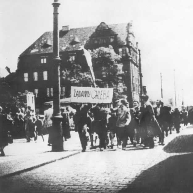 Poznański Czerwiec 1956 roku - pierwszy w PRL strajk generalny i demonstracje uliczne krwawo stłumione przez wojsko i milicję. /CAF /PAP