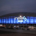 Poznański stadion podświetlony na turkusowo [ZDJĘCIA]