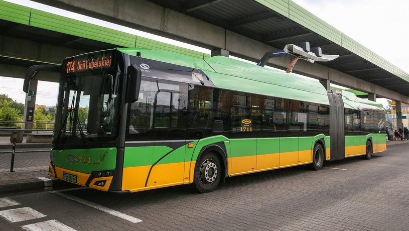 Poznańskie MPK poszukuje chętnych pracy jako kierowca autobusu lub motorniczy. /Adam Jastrzebowski/REPORTER /East News