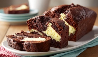 Pozostaje puszysty i wilgotny na długo. Czekoladowy Marmurek polubi każdy miłośnik słodyczy