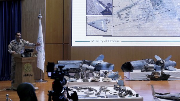 Pozostałości pocisków i dronów po ataku na instalacje energetyczne w Arabii Saudyjskiej /STRINGER /PAP/EPA
