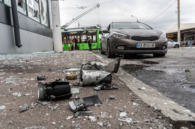 Pozostałości rakiety "Uragan" po rosyjskim ataku rakietowym w Charkowie /Mykola Kalyeniak /PAP/EPA