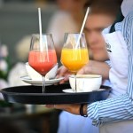 Praca na wakacje. Od tego wieku dzieci mogą legalnie zarabiać. O tym muszą pamiętać rodzice