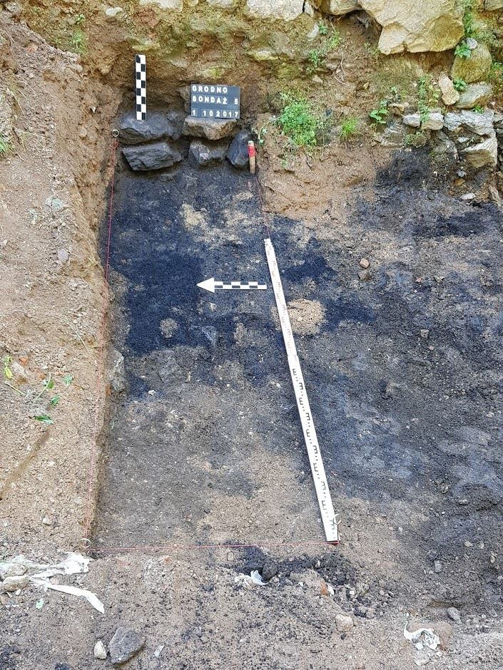 Praca przy zamku /Grupa Eksploracyjna Miesięcznika "Odkrywca" /Materiały prasowe