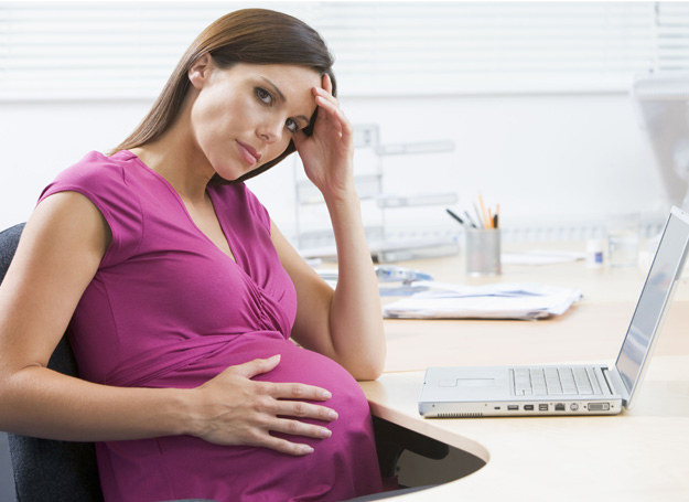 Praca w ciąży może wpłynąć na masę urodzeniową twojego dziecka. /123RF/PICSEL