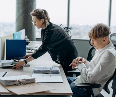 Praca w mniejszych miastach – jakie atuty przyciągają kandydatów szukających stabilizacji?