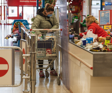 Praca w niedziele z 2,5-krotnie wyższymi stawkami. Nowa propozycja w sprawie uchylenia zakazu handlu