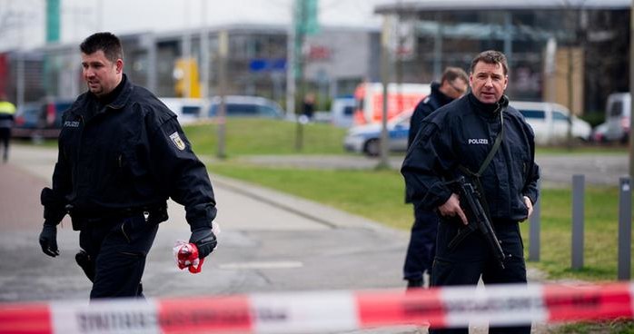Praca w policji wygląda wszędzie tak samo, tyle że w Niemczech jest lepiej płatna /Deutsche Welle