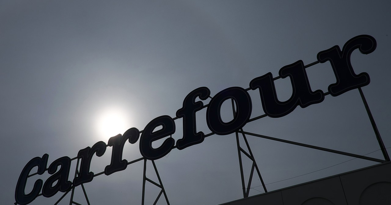Praca w sklepach Carrefour w niedziele jednak nie będzie dobrowolna /AFP